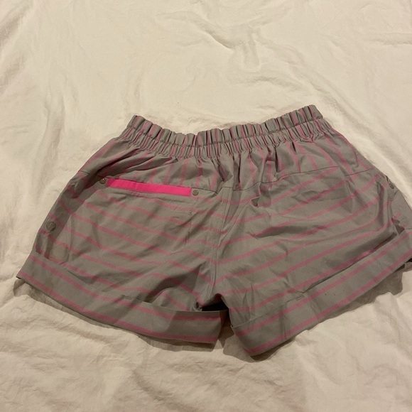 LULULEMON Spring Breakaway Short size 6​​​​​​ - Picture 5 of 12